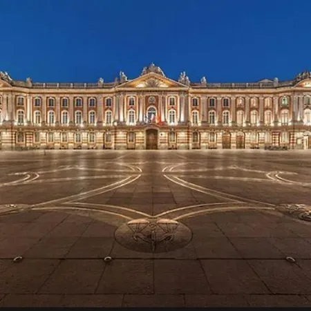 Au Pied Du Capitole-toulouse Centre-logement Jusqu'a 6 Personnes-parking Et Petit Dejeuner Inclus *